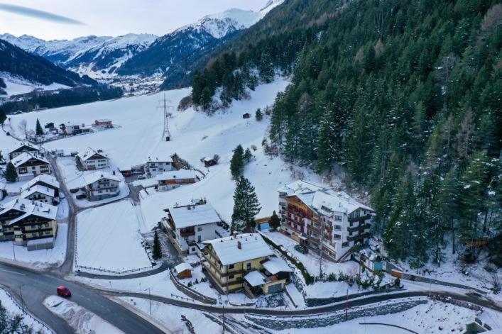 Hotel Olympia Pettneu am Arlberg Bagian luar foto