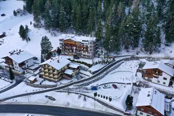 Hotel Olympia Pettneu am Arlberg Bagian luar foto